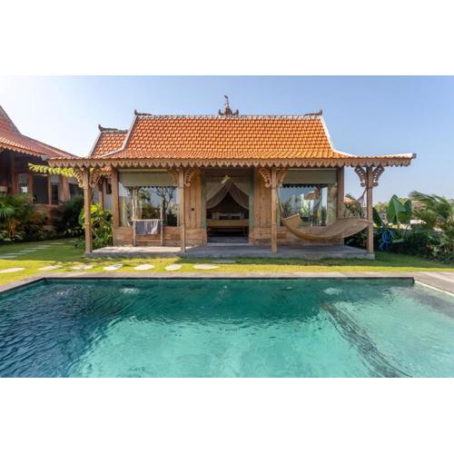 Charming 3BR Villa w/pool & view