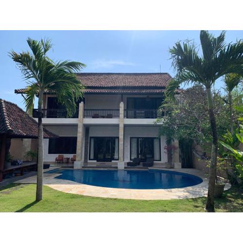Charming 4 Bedrooom Villa in Kerobokan by Nami Bali