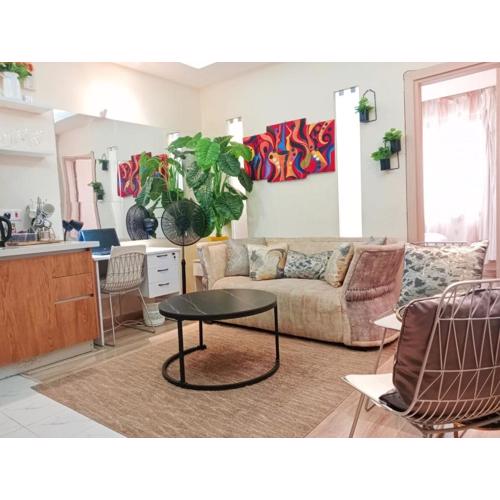 Charming cosy one bed condo with heated pool