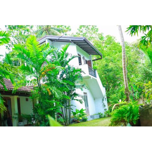 Charming dark lodge in river