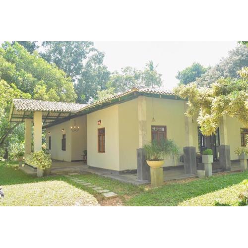 Charming & historical 3-Bed Bungalow in Hikkaduwa
