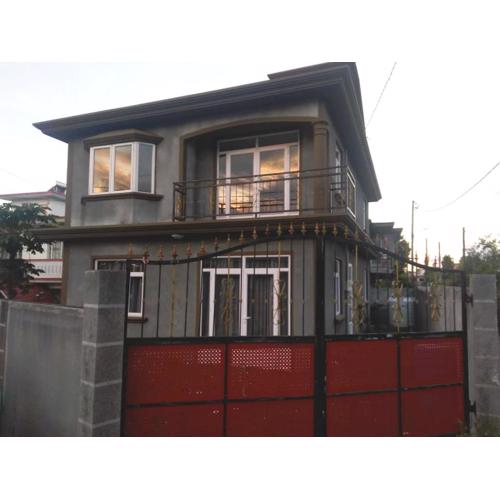 Charming House in Curepipe + Garden