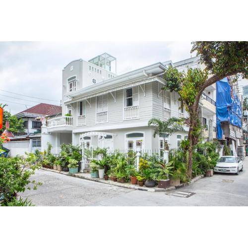 Charming La Casita Mercedes, 5Br and 5TB for Family and Friends Staycation- Read Listing Info