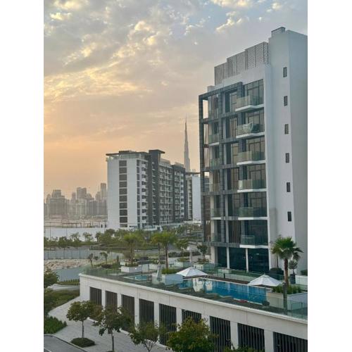 Charming Studio With Burj Khalifa View In Azizi12