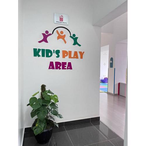 charming urban retreat apartment with private parking,fully equipped gym ,children playing ground and unbeatable city views