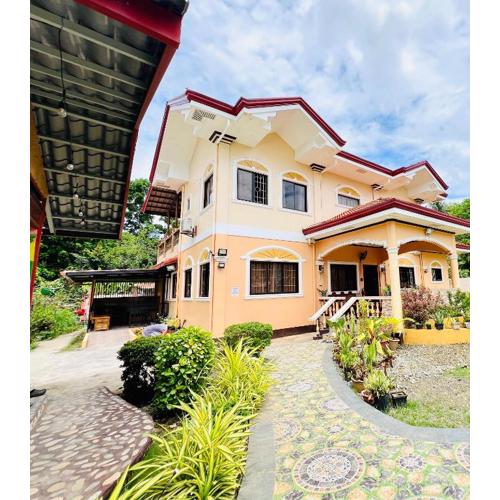 Chateau La Princesa rooms with garden, Bar & billiard