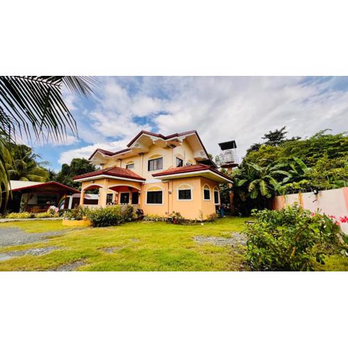 Chateau La Princesa with cozy garden & bar