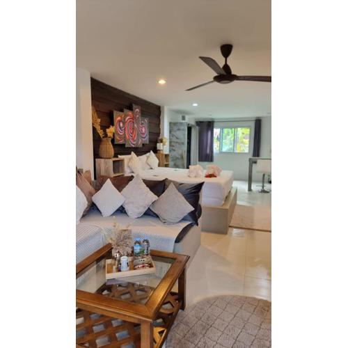 Chaweng Beautiful Studio.