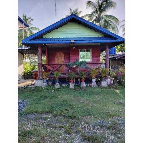 Cheers & Shots Restobar Homestay Siargao