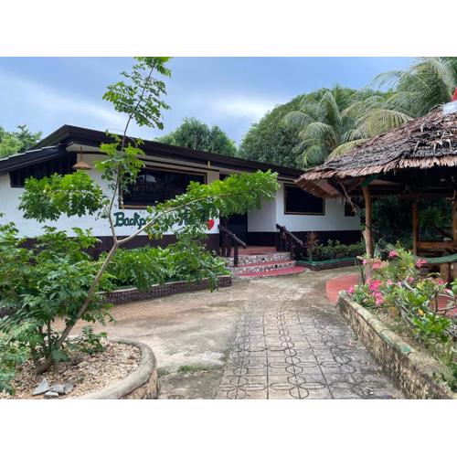 Chelle's Guesthouse and Backpackers