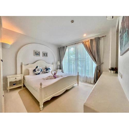 Chelona huahin beachfront resort condo