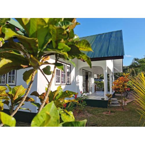 CHEZ MARVA Grande Villa COCO 3 à 12 personnes