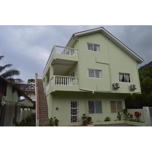 Chez Payet Airport Guesthouse