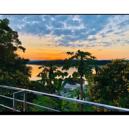 Chiang Khan Riverside Bungalows
