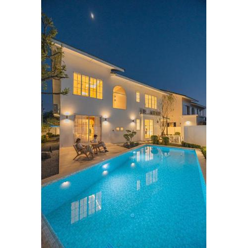 Chiang Mai City 4Bedroom pool villa Near Airport