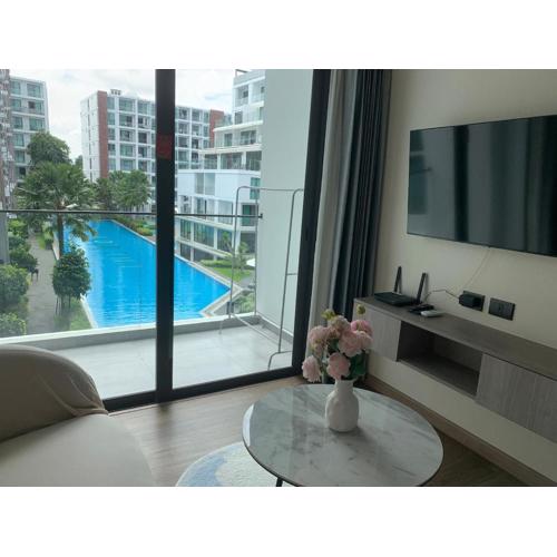 Chiang Mai Luxury Community The one pool view facing the super large swimming pool community