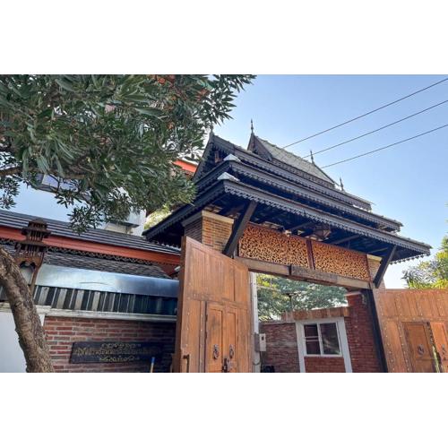 Chiangmai Lanna & Modern Loft Hotel