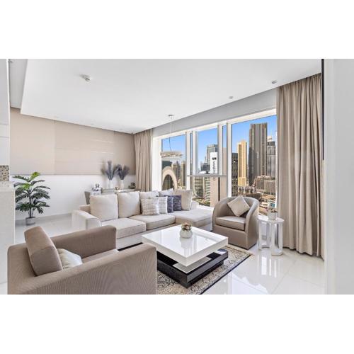 Chic 1BR Apt with Sofa Bed, Pool & Burj Khalifa View