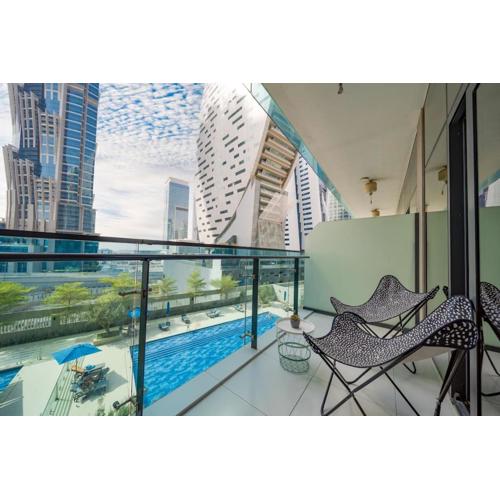 Chic 1BR Getaway- 4min Walk to Business Bay Metro & 10min to Burj Khalifa