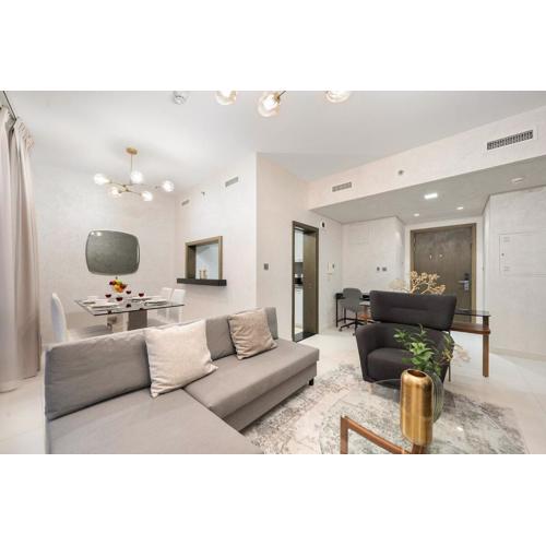 Chic 1BR near Burj Khalifa & Dubai Mall with City Views