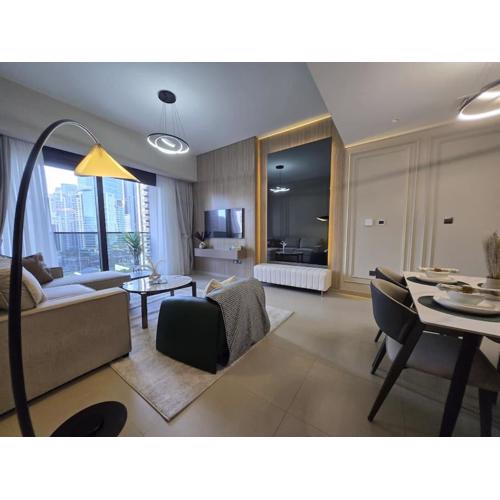 Chic 1BR Retreat , Blvd Views, Walk to Dubai Mall