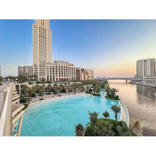 Chic 2BR Vida Stay, Creek Views & Prime Location Near Attractions