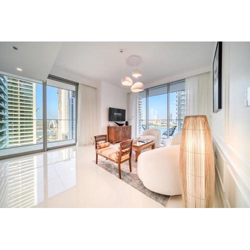 Chic 2BR with Iconic Dubai Eye and Palm Views