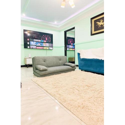 Chic 4BR 15 Pax Euro-Inspired Home, Malolos