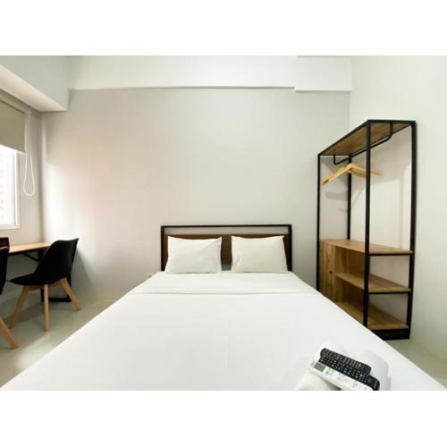 Chic and Cozy Studio Apartment at Transpark Juanda Bekasi By Travelio