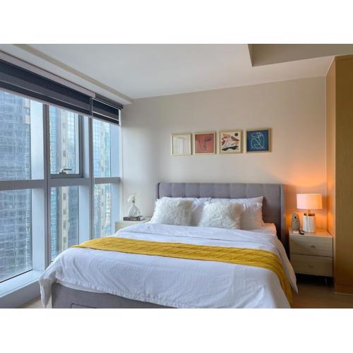 Chic BGC Condo Near Uptown Parade #upt124r