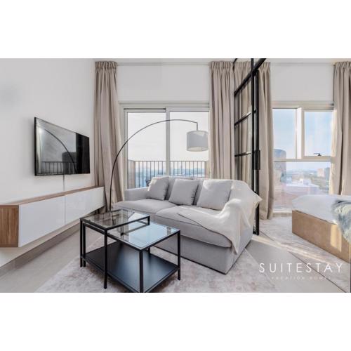 Chic Bright One Bedroom Suite