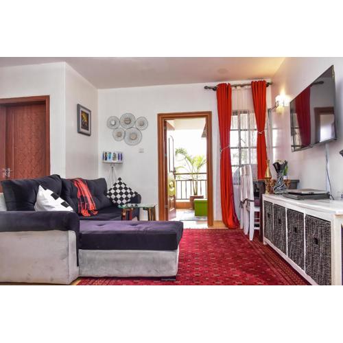 Chic City Apt with attached Private Bath 5km toUN