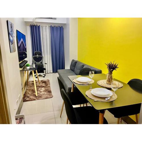 Chic City Stay, Fame with balcony, NearMegamall