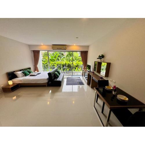 Chic condominium Karon A215