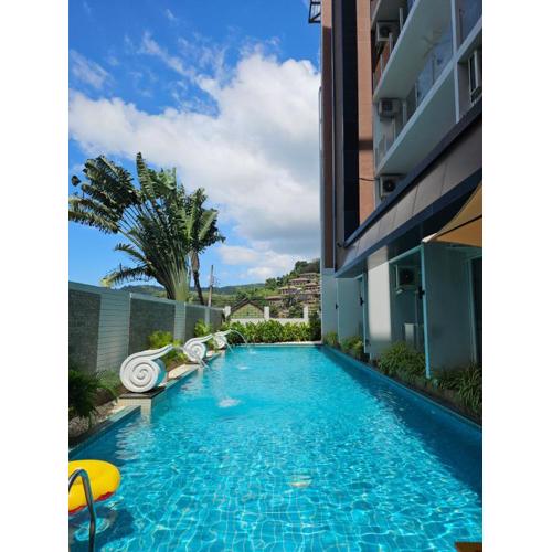 Chic condominium karon beach