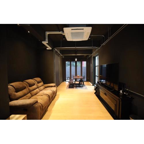 Chic Ekkamai Escape Near BTS, Dining & Nightlife