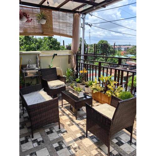 Chic Hilltop Hideaway and Stylish Stay in Caloocan's Crestview