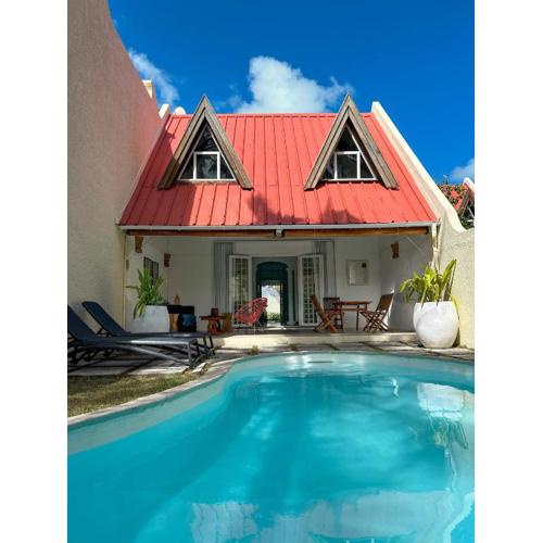 Chic Home with Private Pool, 1 min to Beach