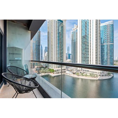 Chic JLT Studio, Lake View, Pool, Metro Access