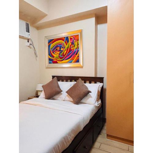 Chic Minimalist Suite in Central Location