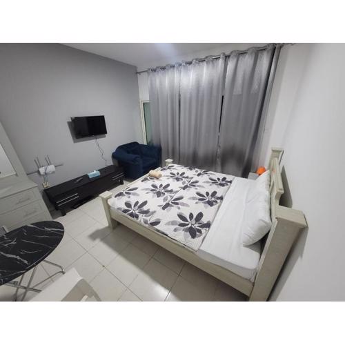 Chic Sea View Room with Shared Bath