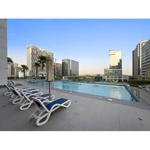 Chic Studio Near Burj Khalifa, Dubai Opera & Dubai Mall with City Skyline Views