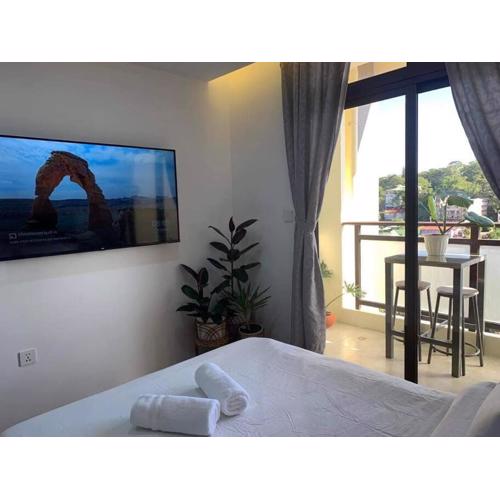 Chic Studio Unit with a Balcony and a View in Megatower Residences 3
