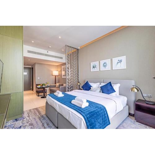 Chic Studio with Balcony - Canal Bay & Pool Views