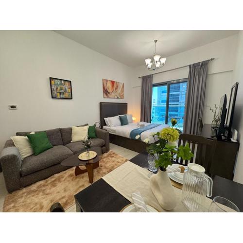 Chic Studio with Balcony a mins drive to Downtown