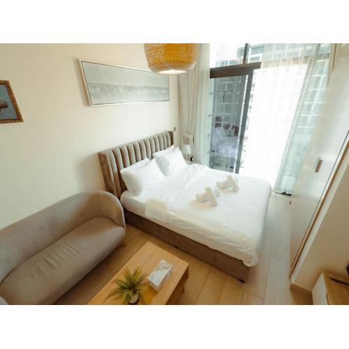 Chic Studio with Balcony, Netflix and Chill Pet-free