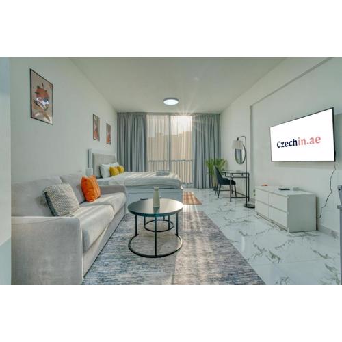 Chic Studio with Lagoon Views Walk Beach and Golf