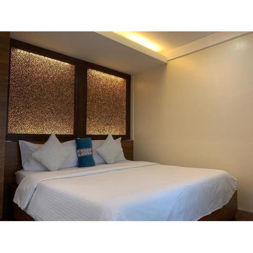 Chic Suite with Mountain View and Zen Room Access