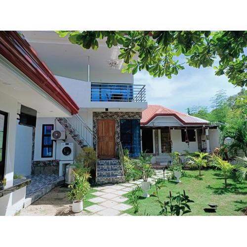 CHIEF'S VILLA Rentals Malapascua Island