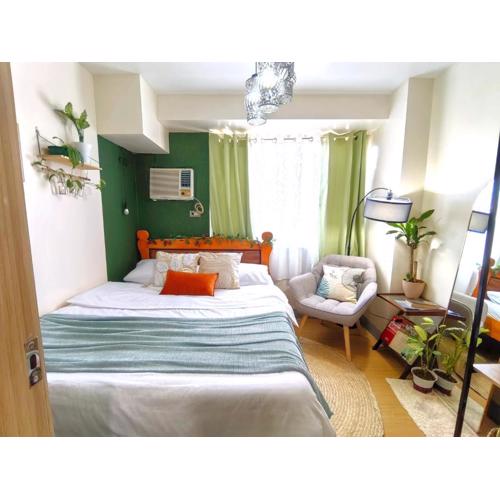Chill Vibes in Ridgewood near NAIA Terminal 3, BGC and Venice with Lap pool, WIFI and Netflix